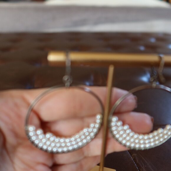 Chan Luu tiny pearl and silver front facing hoops earrings 2" long drops - Picture 5 of 13